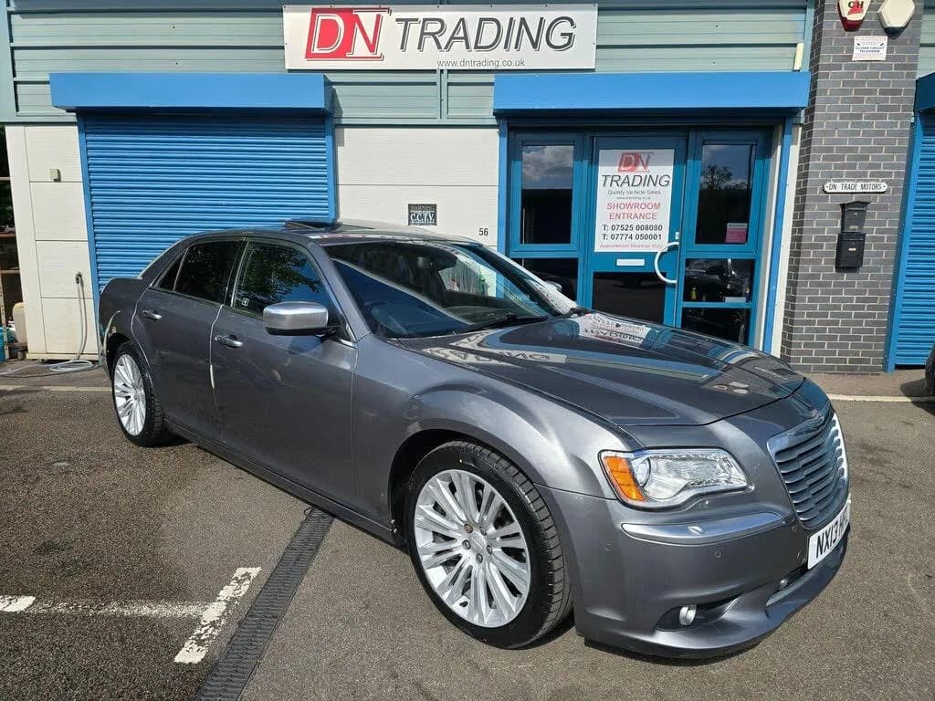 2013 Chrysler 300C listing image