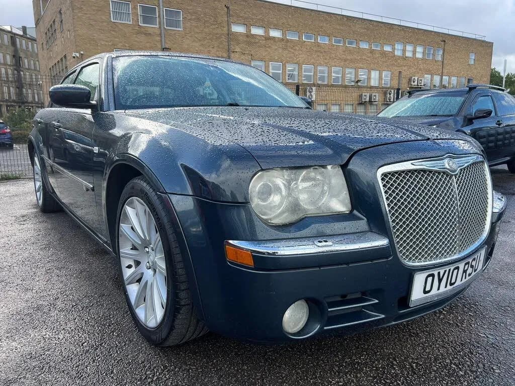 2010 Chrysler 300C listing image