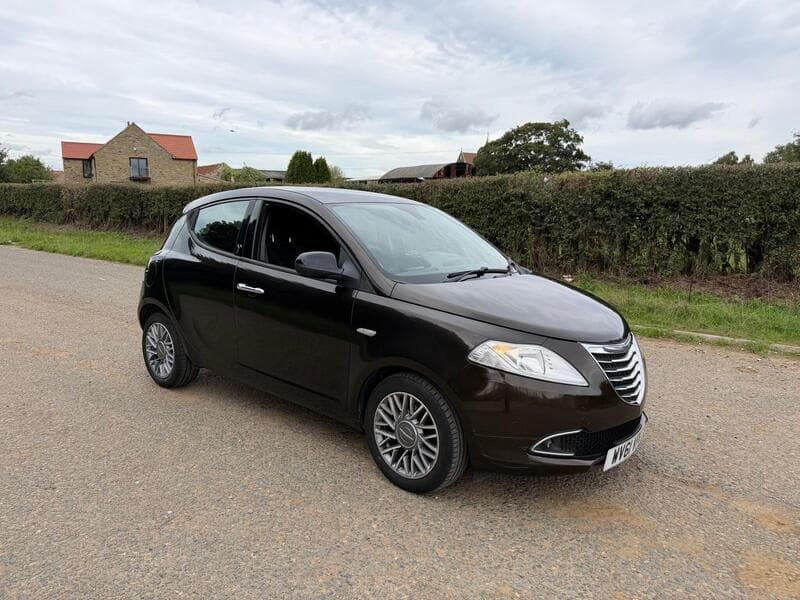 2011 Chrysler Ypsilon SE listing image