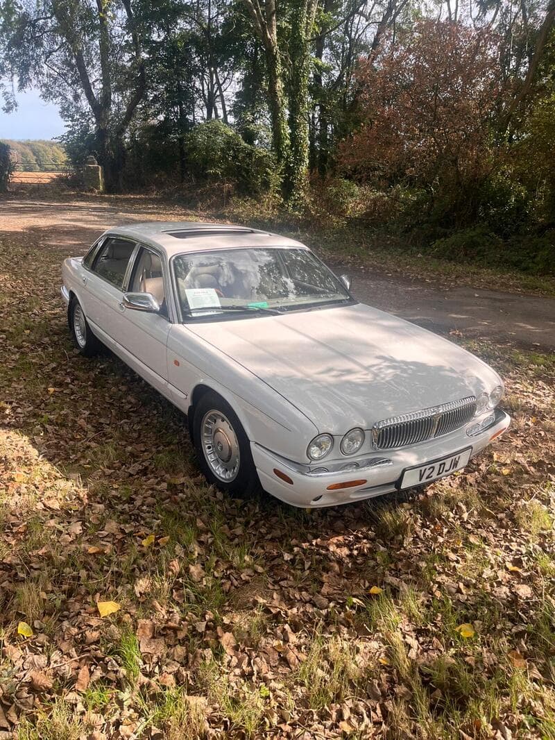 2001 Daimler XJ Series listing image