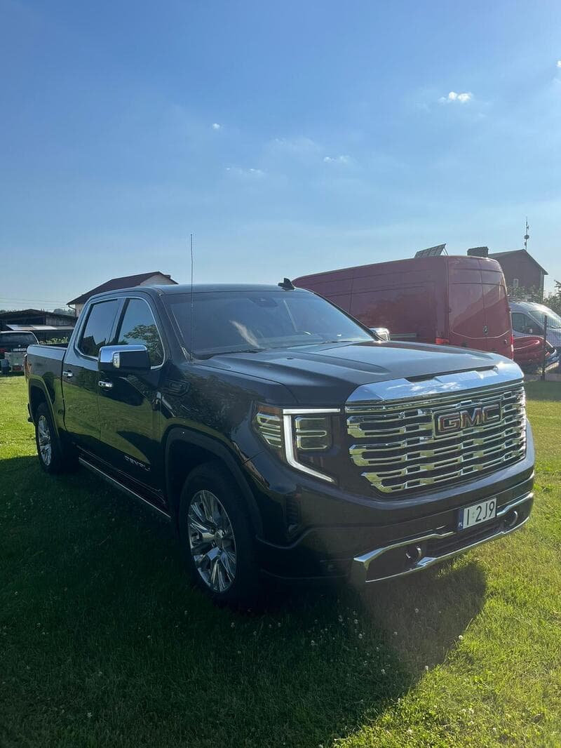 2023 GMC Sierra listing image