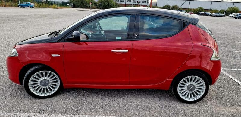 2013 Chrysler Ypsilon Black&Red listing image